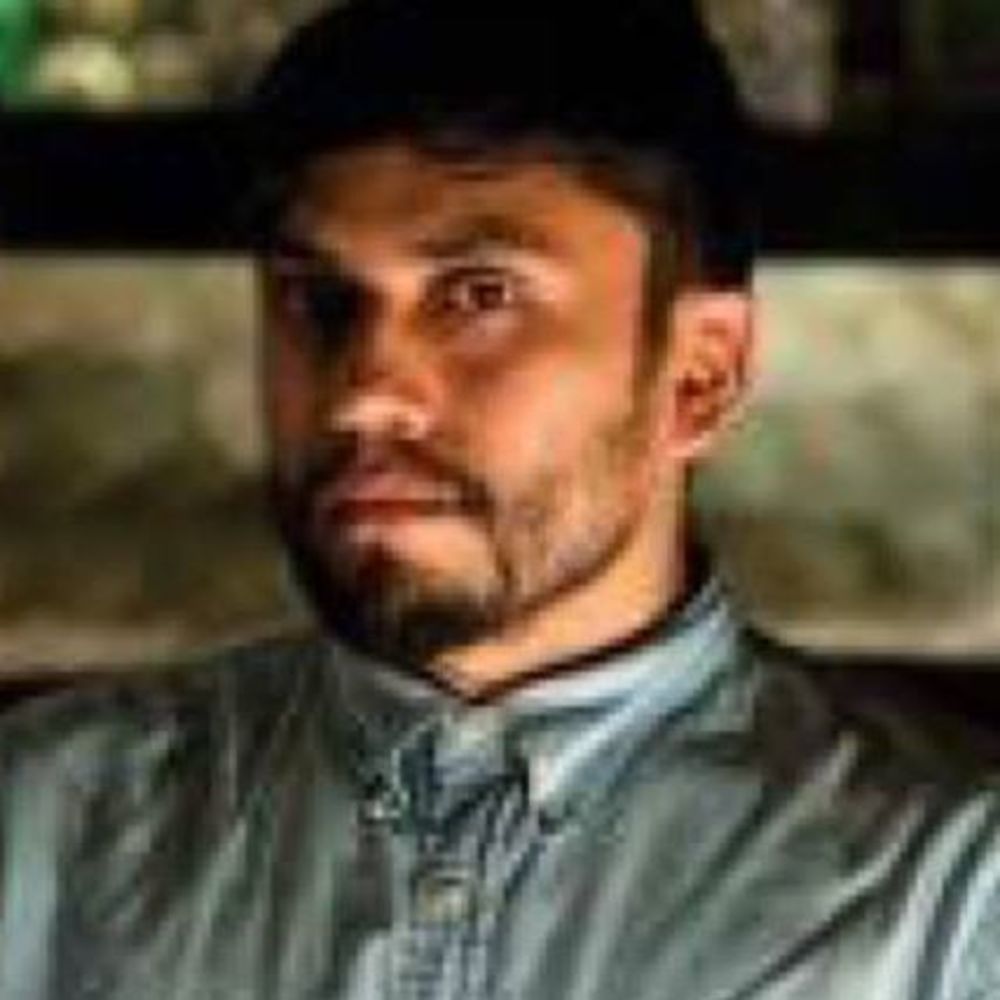 Meet your Posher, Carlos